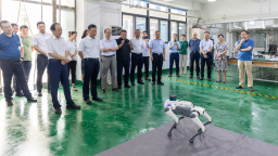 西安明德理工學院智慧機器人學院舉行智慧機器人實驗室揭牌儀式