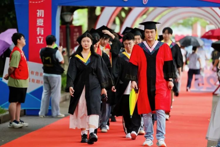 上海立達學院舉行2025屆畢業典禮暨學士學位授予儀式_fororder_image001