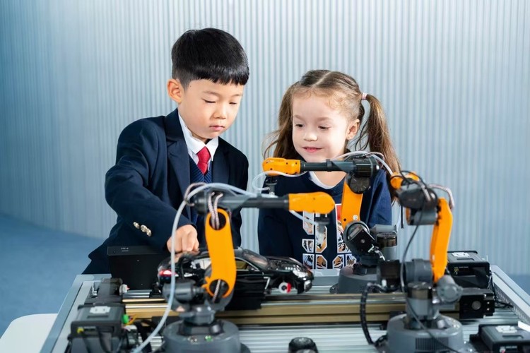 君誠學校張愛君：AI科創賦能學校教育 讓孩子走在時代前沿