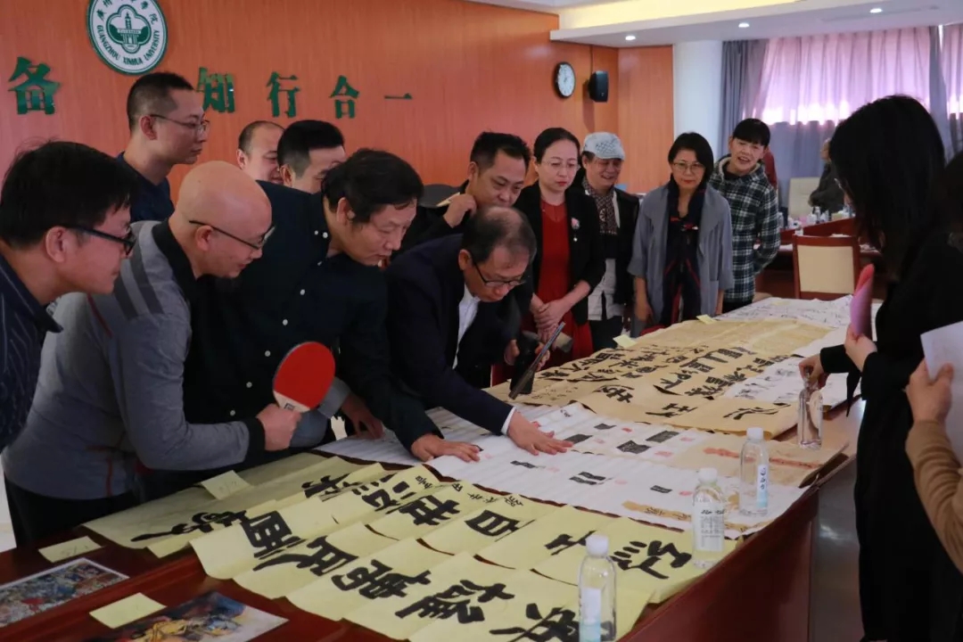 2021年首屆廣東省民辦學校書畫展評選活動在廣州新華學院舉行_fororder_image_202112021039 (1)