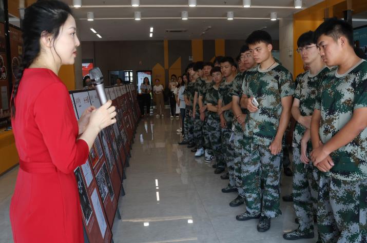 “開學第一課”，《中國的聲音—聶耳和國歌的故事》圖片展在武漢工程科技學院開展