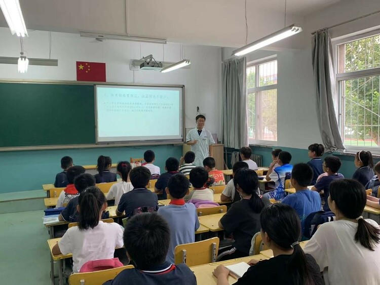 愛眼護眼 “睛”彩童年 ——四維小學開展愛眼護眼科普知識講座_fororder_1