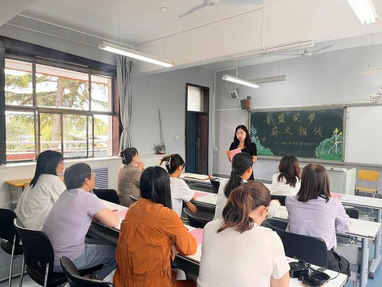 青藍築夢 薪火相傳——四維小學舉行“青藍工程”師徒結對儀式