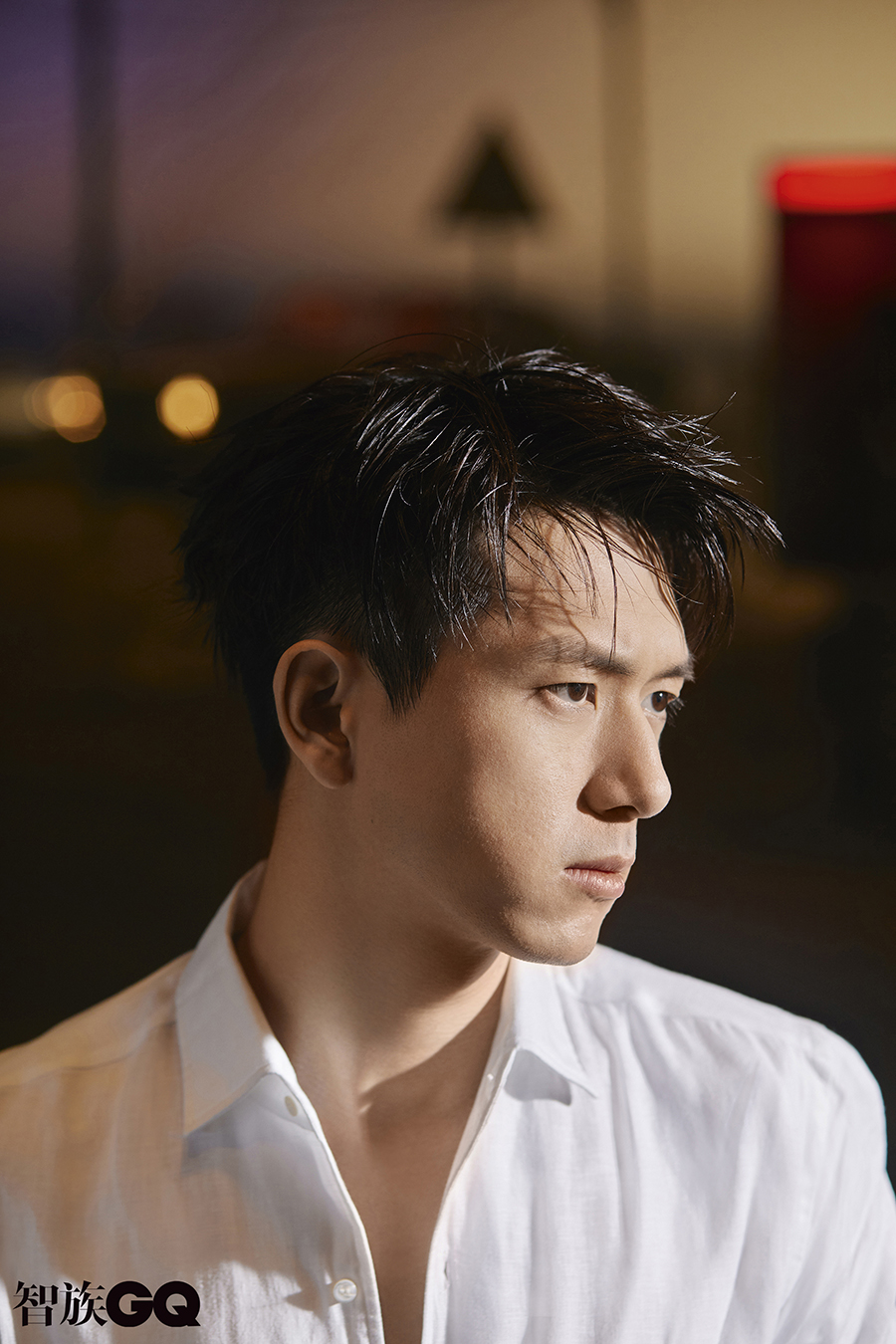 李現雜誌大片 光影中演繹復古文藝風