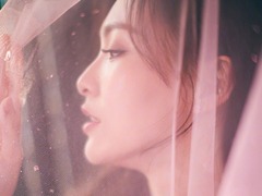 唐嫣曬美照輕紗遮面嬌柔嫵媚 嘟嘴賣萌俏皮靈動