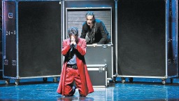 北京人藝新排大戲《哈姆雷特》首演 鄭雲龍飾演哈姆雷特