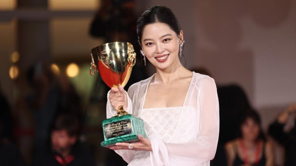 辛芷蕾奪得威尼斯電影節最佳女演員獎_fororder_20250908ab189970b4ae4b4aba031546426db62c_e758738830944648a95665fbd8906976