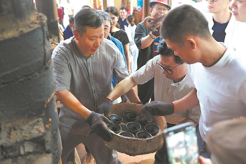 建盞：一瓷越千年 茶韻跨山海