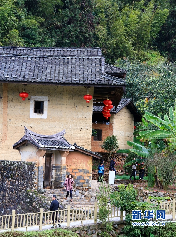 【圖説福建第七張】【漳州】【移動版】【Chinanews帶圖】春遊土樓