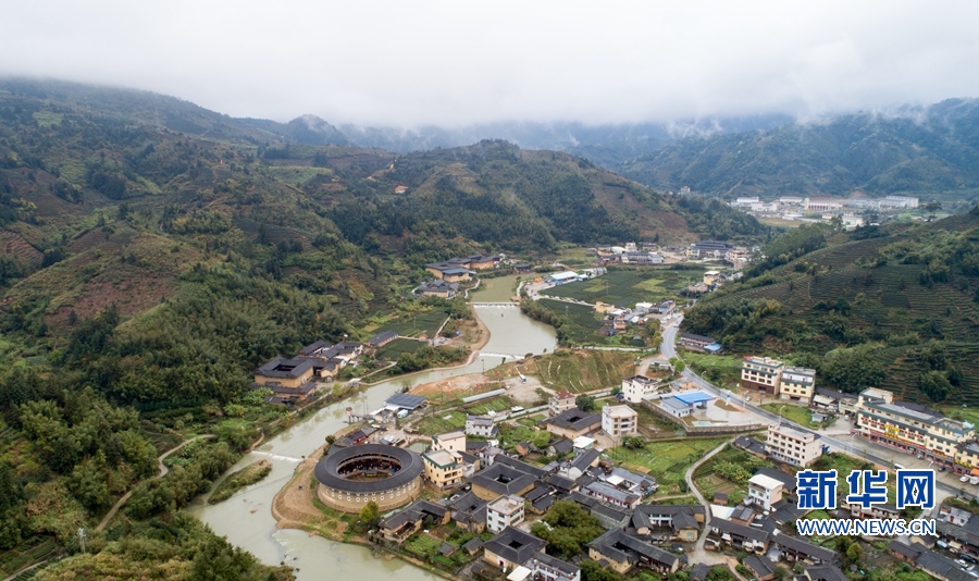 【圖説福建第七張】【漳州】【移動版】【Chinanews帶圖】春遊土樓