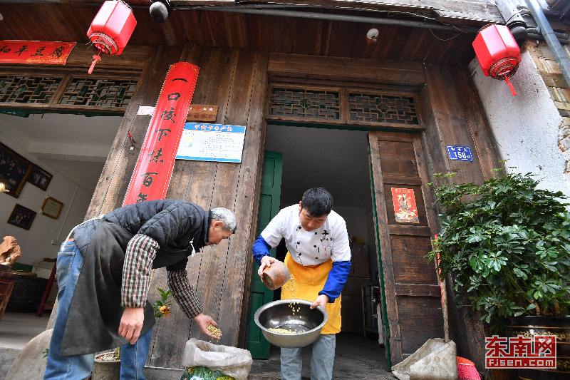 【焦點圖】【南平】【移動版】【Chinanews帶圖】和平古鎮：百年豆腐 傳奇豆富