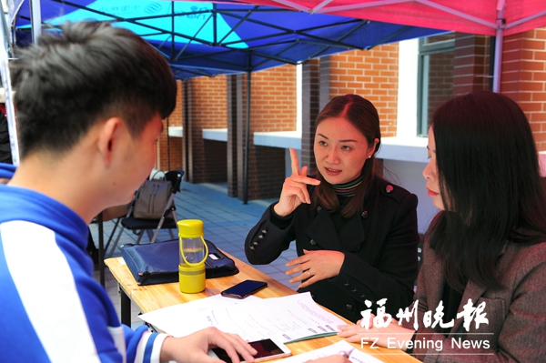 【福建時間列表】【福州】【移動版】【Chinanews帶圖】福州舉行首場聽障大學生招聘會 提供50多個崗位