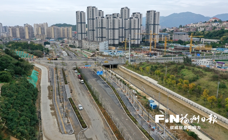 【福州】【Chinanews帶圖】新西鳳路30日力爭主線通車 城區在建最大現澆管廊已“落戶”