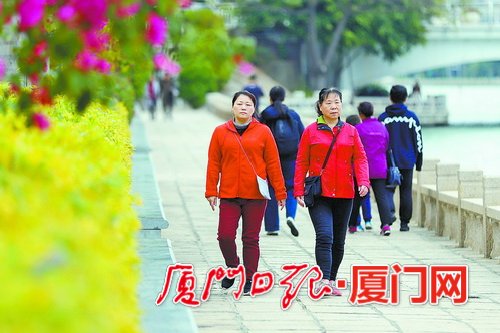 【廈門】【移動版】【Chinanews帶圖】今天各地還會灑落陣雨 白天廈門島內最高氣溫可升至17℃