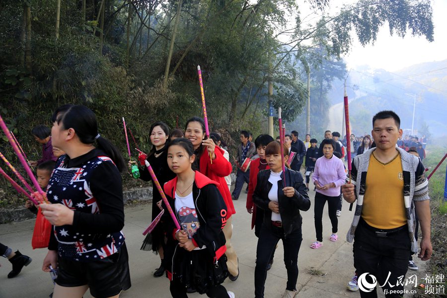 【焦點圖】【泉州】【移動版】【Chinanews帶圖】福建：新春節日喜慶祥和 “繞境巡安”民俗熱鬧開展