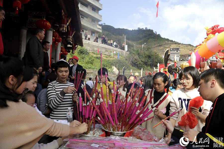 【焦點圖】【泉州】【移動版】【Chinanews帶圖】福建：新春節日喜慶祥和 “繞境巡安”民俗熱鬧開展