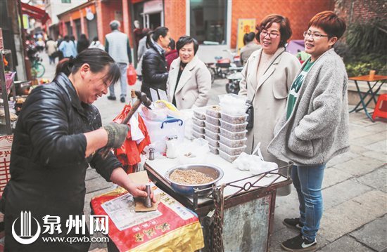 【圖説福建第五張】【泉州】【移動版】【Chinanews帶圖】元宵圓：“爆錘滾撞”出美味