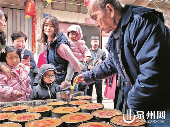 【福建時間主推】【泉州】【移動版】【Chinanews帶圖】泉州民俗紅紅火火過佳節 巡遊祈福送吉祥