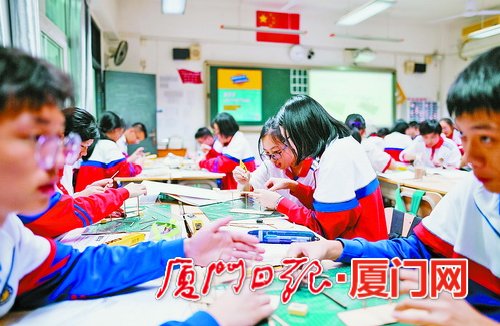 【福建時間列表】【福州】【滾動新聞】【移動版】【Chinanews帶圖】廈門教育去年成績有多好？用大數據來説戰果