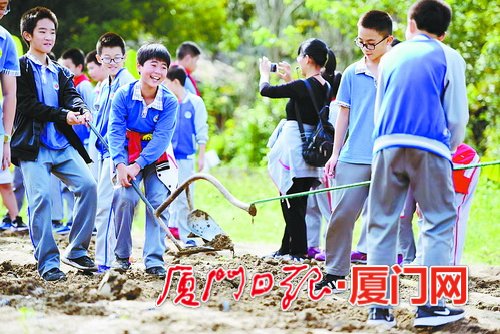 【要聞】【廈門】【移動版】【滾動新聞】【Chinanews帶圖】廈門今年將新增2.8萬個學位 建16個中小學項目