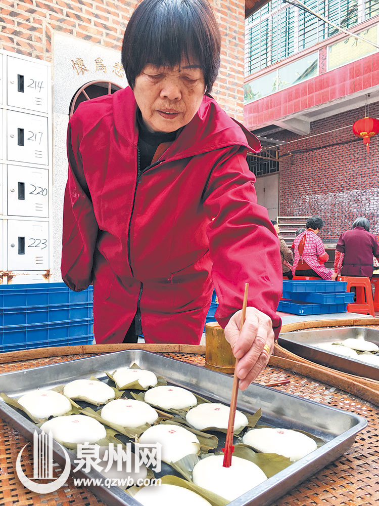 【福建時間主推】【泉州】【移動版】【Chinanews帶圖】泉州南安：老太太“搓丸蒸糕” 義賣籌款濟危困