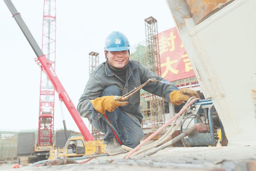 【圖説福建第七張】【泉州】【移動版】【Chinanews帶圖】晉江市第二體育中心體育館主體結構全部封頂