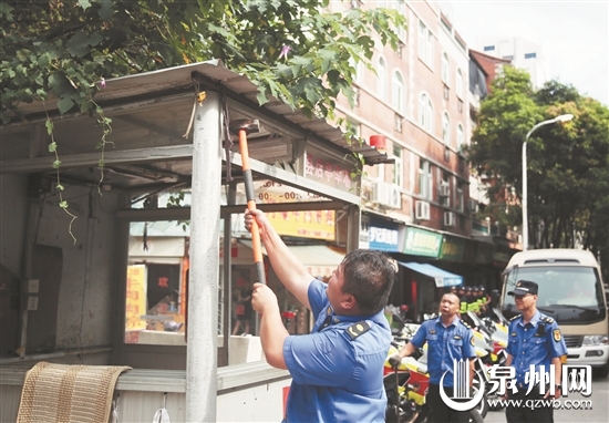 【法治主推】【泉州】【移動版】【Chinanews帶圖】整治私劃車位收費 泉州市區查處11個停車場所