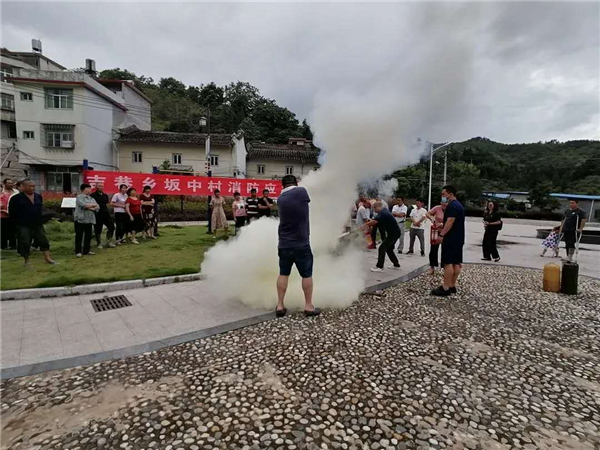 寧德吉巷鄉：“圍桌茶談”現場教學消防應急知識