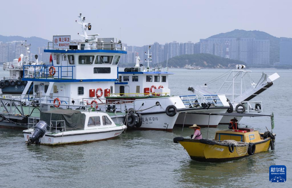 海上“美容師”——廈門海上環衛站守護碧海銀灘