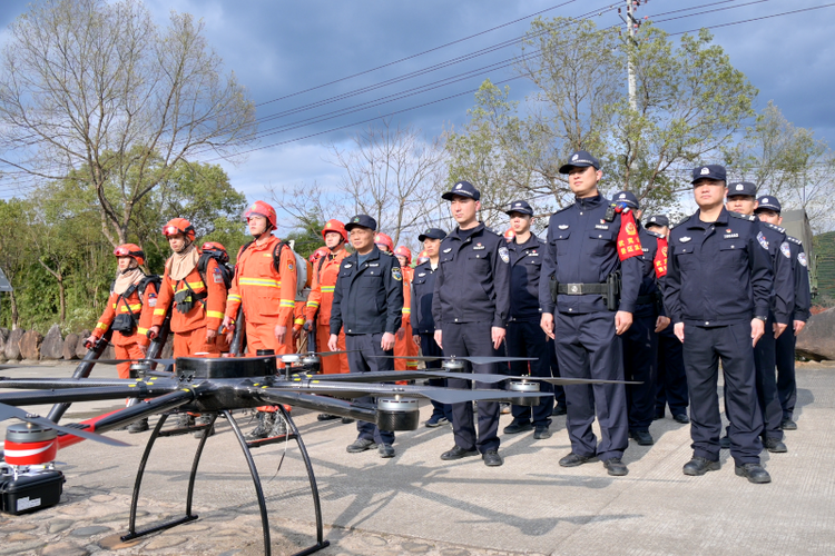 福建武夷山：“警察藍”守護“生態綠” 築牢防火安全屏障_fororder_圖片1