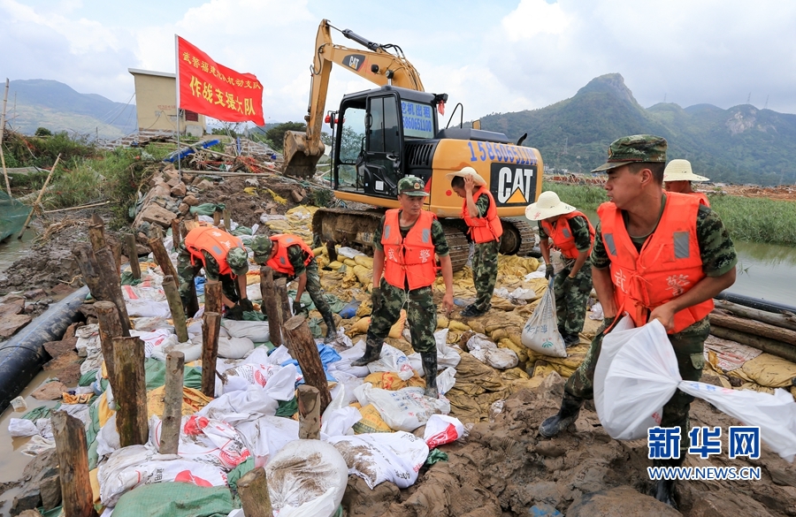 武警官兵馳援霞浦牙城鎮災後重建