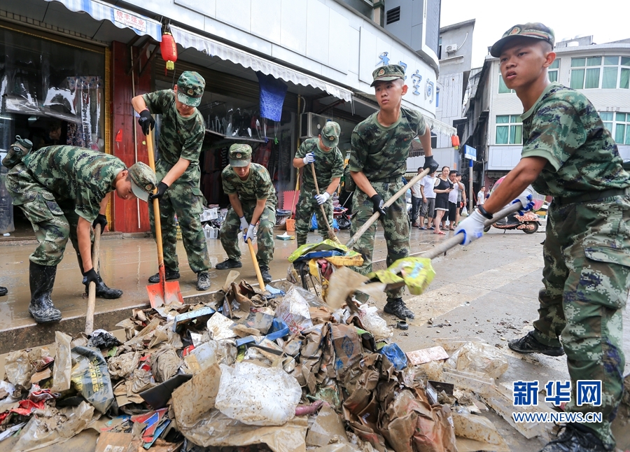 武警官兵馳援霞浦牙城鎮災後重建