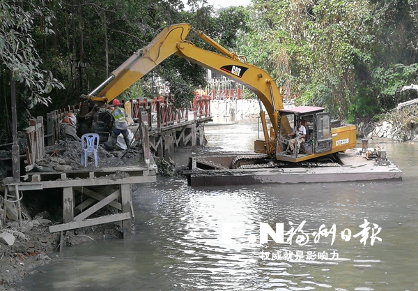 【福建時間 圖文】【滾動新聞】【地市 福州】 福州西湖沉澱區開展“深度清潔”9月底前全部清除