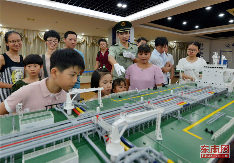 【焦點圖】【移動版 輪播圖】【滾動新聞】 【 ChinaNews帶圖】福建邊防肖厝邊檢站開展邊檢服務推介日