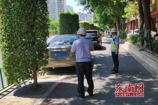 【法治 圖文】【滾動新聞】【地市 泉州】 泉州豐澤交警開展違停行為整治 一上午查處330余起