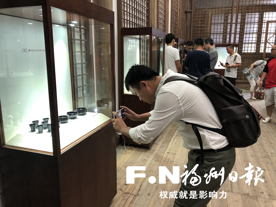 【焦點圖】【移動版 輪播圖】【滾動新聞】 【 ChinaNews帶圖】百餘建盞精品在三坊七巷展出 市民可以免費觀賞