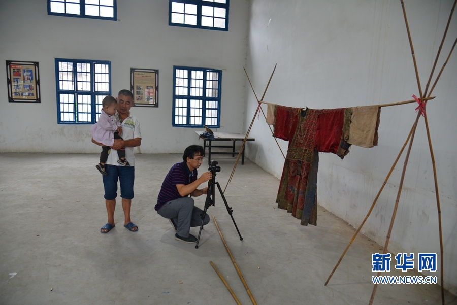 【焦點圖】【南平】【滾動新聞】【移動版輪播圖】【chinanews帶圖】福建政和發現清朝古戲服 或已有200多年曆史