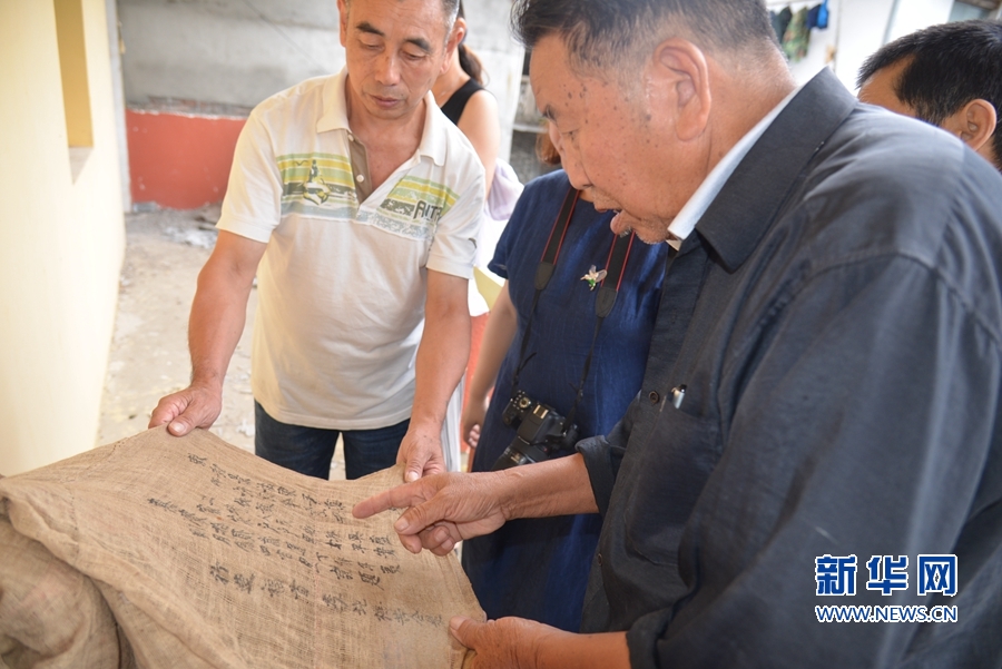 【焦點圖】【南平】【滾動新聞】【移動版輪播圖】【chinanews帶圖】福建政和發現清朝古戲服 或已有200多年曆史