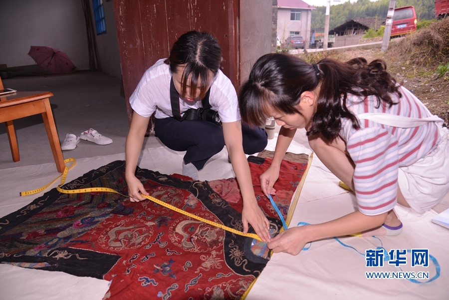 【焦點圖】【南平】【滾動新聞】【移動版輪播圖】【chinanews帶圖】福建政和發現清朝古戲服 或已有200多年曆史