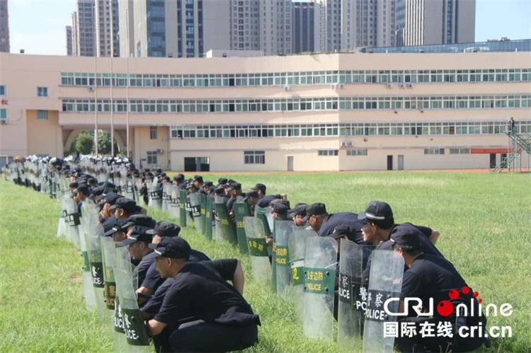 泉州石獅市巡特警反恐大隊聯合14個派出所開展應急隊伍集結拉動演練