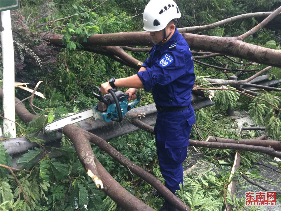 廈門飛鷹救援隊抵達深圳 參與“山竹”災後救援