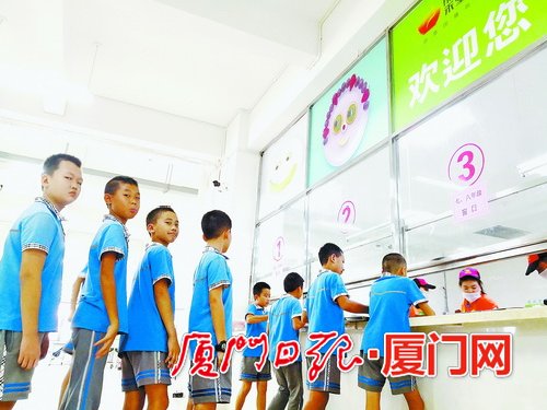 廈門海滄區以中小學生“午餐工程”為著力點 不斷推進“五安”工程創建