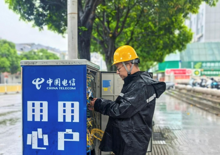 福建：中國電信全力迎戰颱風“丹娜絲”_fororder_圖片3
