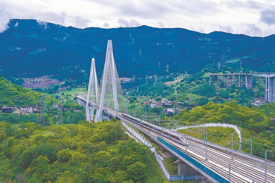 重慶至廈門高鐵又一段開通運營