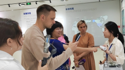 俄媒代表團探訪寧德時代：解碼福建新能源創新密碼