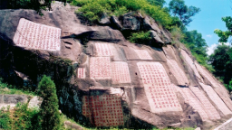 駐華外交官登上福建南安九日山 探尋千年石刻裏的海絲記憶