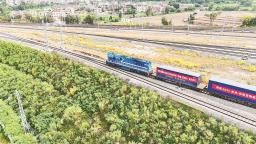 福建省首列快速多式聯運班列發車