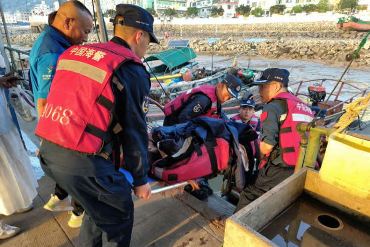 寧德海警五一期間連續處置2起旅遊險情 共救助5名遊客_fororder_圖片1_副本