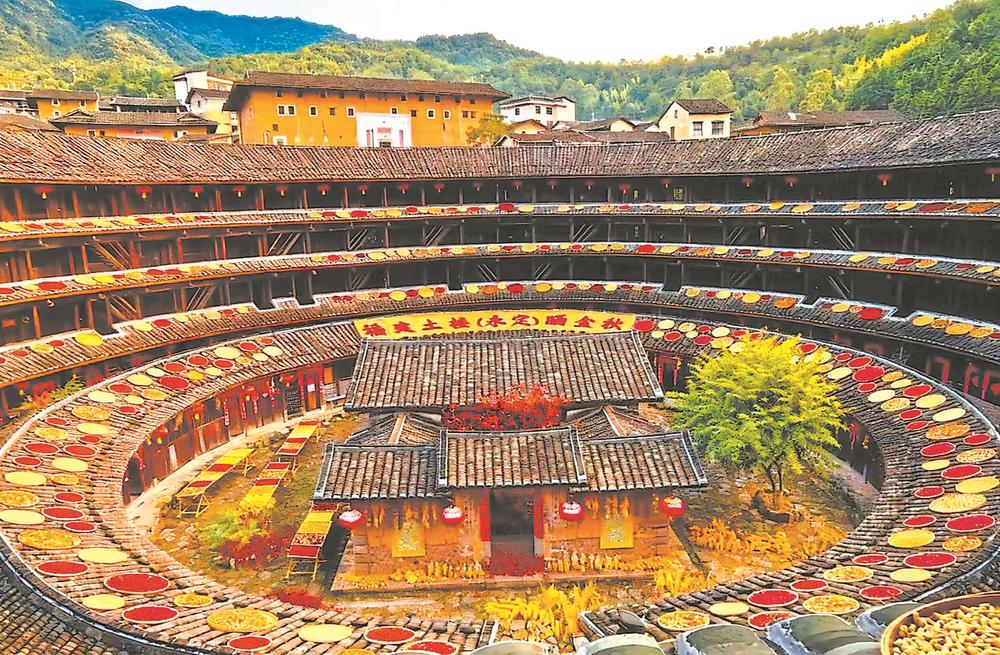 福建永定：土樓曬秋好彩頭