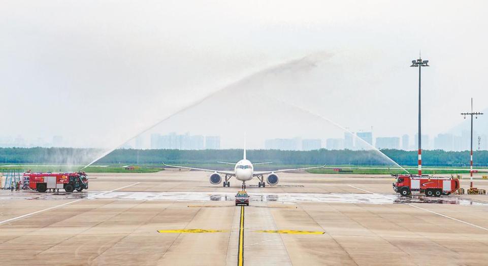 國産大飛機C919首航廈門